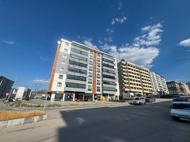 RE/MAX LACİVERT'TEN YILDIZKENT SATILIK 4+1 DAİRE