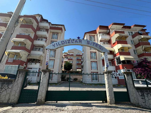 İZMİT GÜNDOĞDU YILDIZLAR SİTESİNDE SATILIK 3+1 BAHÇE DUBLEKS