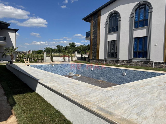 KARTEPE FSM'DE HAVUZLU SİTEDE KİRALIK LÜKS SIFIR DUBLEKS VİLLA