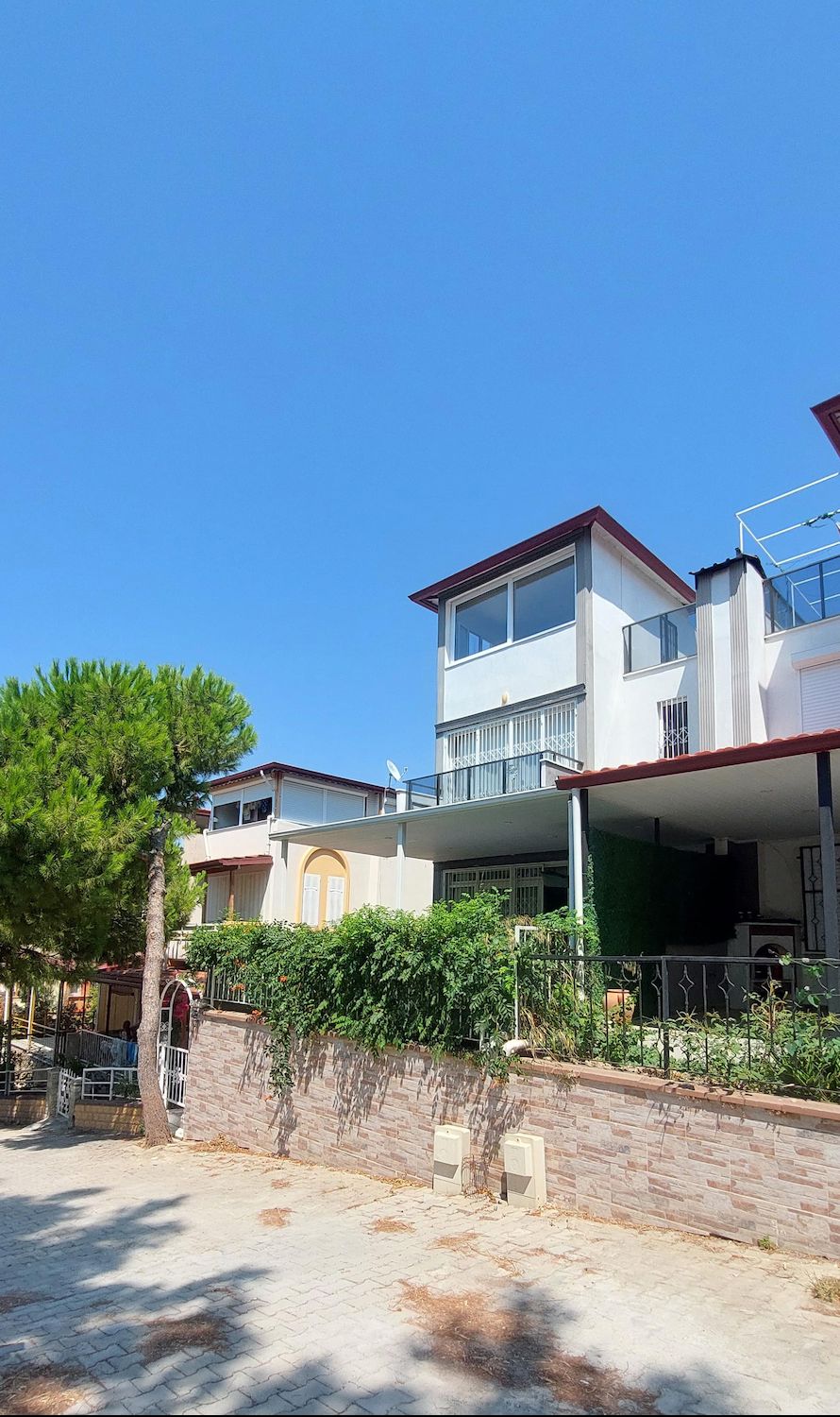 KADINLAR DENIZI'NDE DENIZ MANZARALI,BAKIMLI 3+1 VILLA