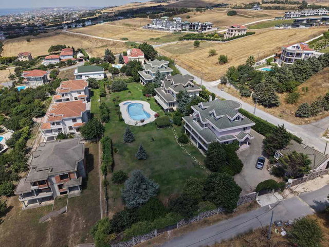 CELALIYE DE ÜÇ ADET DENİZ MANZARALI HAVUZLU VILLA