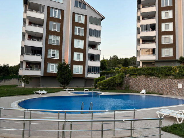 REMAX BEYAZ YARGIKENT SİTESİ’NDE YÜZME HAVUZLU 3+1 LÜKS DAIRE