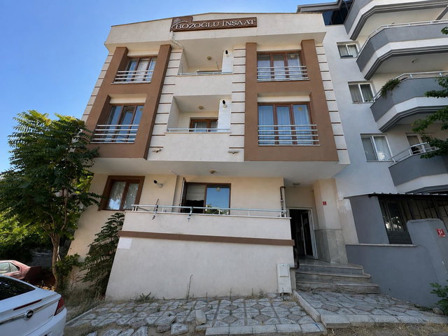 REMAX YAZ DAN ÜNİVERSİTE ARKASI KİRALIK EŞYALI 1+1 DAİRE