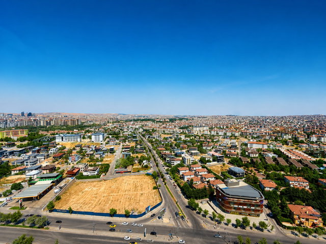RE/MAX GÖKÇEM MEHMET AGHÖBÜR DEN İCONOVA`DA KİRALIK 6+1 DAİRE