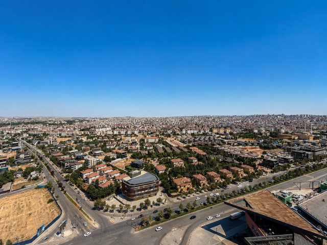 RE/MAX GÖKÇEM MEHMET AGHÖBÜR DEN İCONOVA`DA KİRALIK 6+1 DAİRE