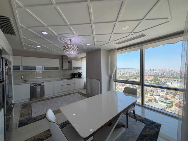 RE/MAX GÖKÇEM MEHMET AGHÖBÜR DEN İCONOVA`DA KİRALIK 6+1 DAİRE