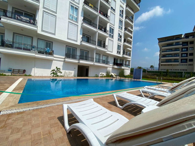 AVM'YE VE HAVALİMANINA YAKIN HAVUZLU SİTEDE FERAH 1+1 KIRALIK