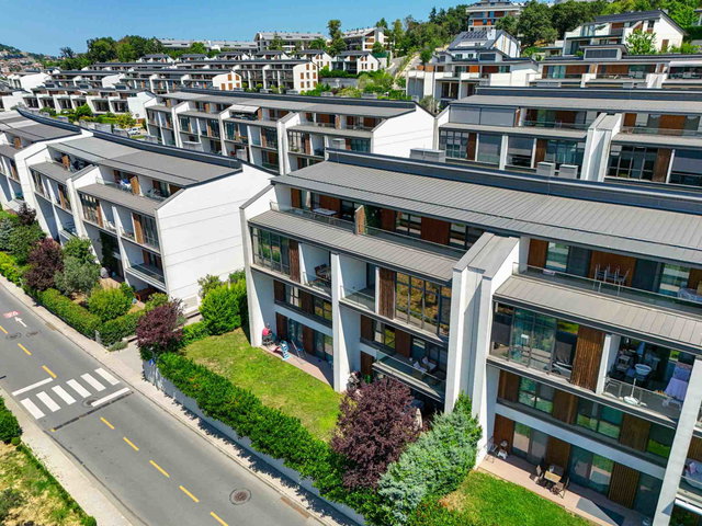KÖY ZEKERİYAKÖY 1. ETAPTA SATILIK  ÇİFT BAHÇE KULLANIMLI 4+1 DAİRE