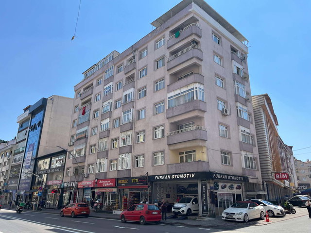 GEBZE HACIHALİL MH. KENT MEYDANINA 100 METRE MESAFE ARAKAT DAİRE