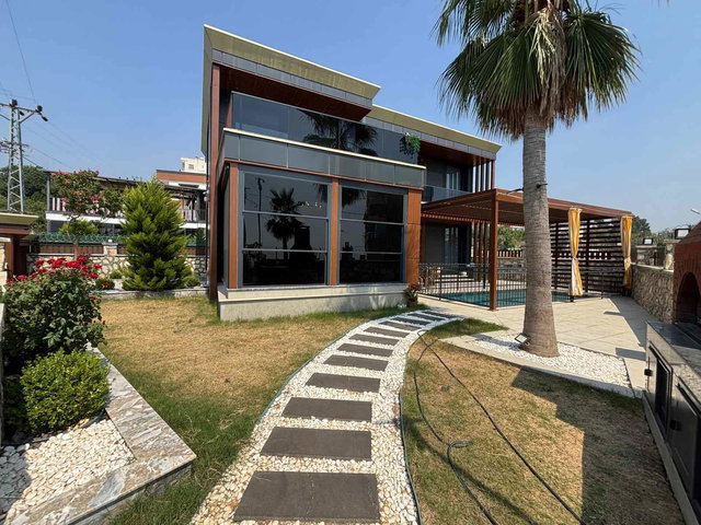 REMAX RİNA'DAN RESULKÖYDE 5+1 ÖZEL TASARIM VİLLA