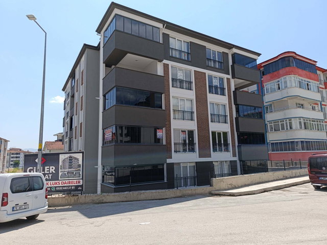 KARABÜK 5000 EVLER 75.YIL MAH. SATILIK 135 M2 SIFIR BİNA 3+1 DAİRE