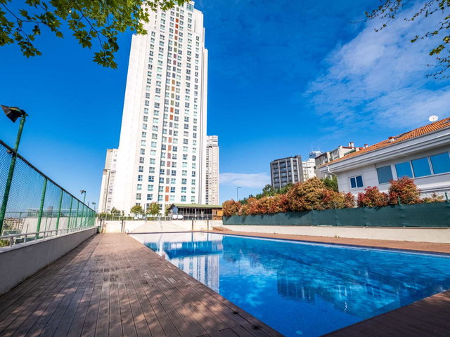 ATAŞEHİR AĞAOĞLU SKY TOWERS'TA HAVUZ MANZ. 3+1 KİRALIK DAİRE