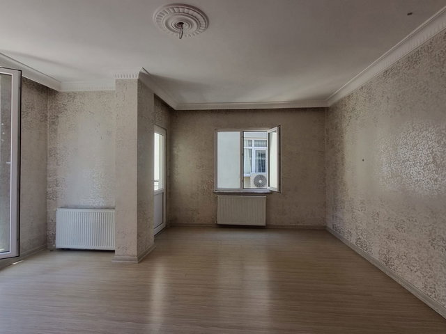 REMAX TERMİNAL GİZEM BURKAY'DAN ÇEKEMÖY AYDINLAR MAHALLESİNDE 2+1 ARAKAT KİRALIK DAİRE