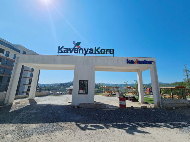 REMAX MYRADAN KAVANYA KORU SİTESİ ARAKAT MANZARALI 3+1 DAİRE