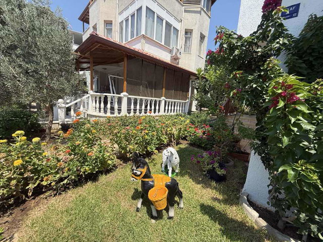 DİDİM’DE  DENIZE YÜRÜME MESAFESİNDE EŞYALI 4+1 KİRALIK VILLA