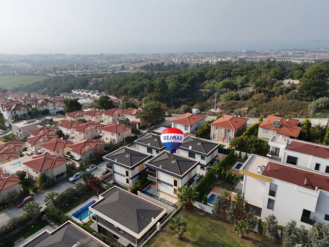 KUŞADASI’NDA 2021 YAPIMI 3 KATLI 3+2 VİLLA | 210 M² NET | KREDİYE UYGUN