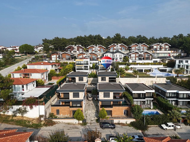 KUŞADASI’NDA 2021 YAPIMI 3 KATLI 3+2 VİLLA | 210 M² NET | KREDİYE UYGUN
