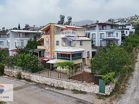 REMAX PARSTAN GÖZNEDE 300 M² BAHÇELİ SİTE İÇERİSİNDE VİLLA