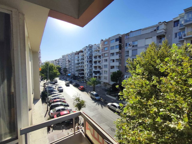 KONAK MITHATPAŞA CADDESI ÜZERINDE SATILIK BOŞ 3+1 DAIRE