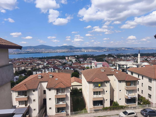 REMAX NATURAL DEN TOPÇULAR TURKUAZ SİTESİNDE ÇATI DUBLEX