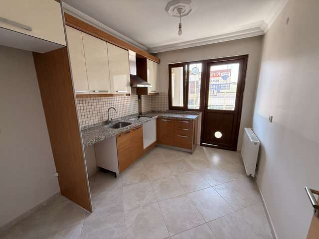 ÜMRANİYE AŞAĞI DUDULLU’DA 3+1 | 110 M² BRÜT | BALKONLU | BOŞ | DOĞALGAZ KOMBİLİ KİRALIK DAİRE