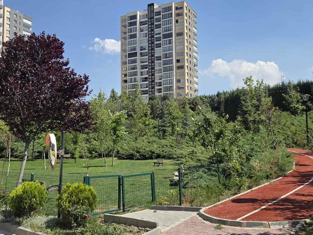 1332224916 İLANLAR İNCEK ATASAYANLAR 4 SİTESİ UZMANI HÜLYA BUDAK'TAN 3,5+1 SATILIK