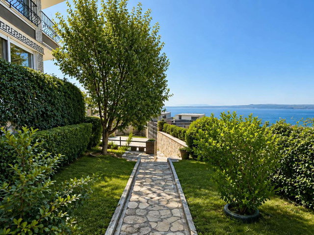 ÇANAKKALE ERENKÖY'DE BOĞAZ MANZARALI, GENİŞ BAHÇELİ MÜSTAKİL EV