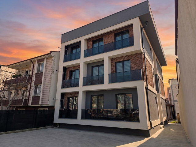 REMAX MAVI RIDVAN GEDİKTEN MİTHATPAŞADA HARIKA KONUMDA FUL EŞYALI 2+1 KİRALIK DAİRE
