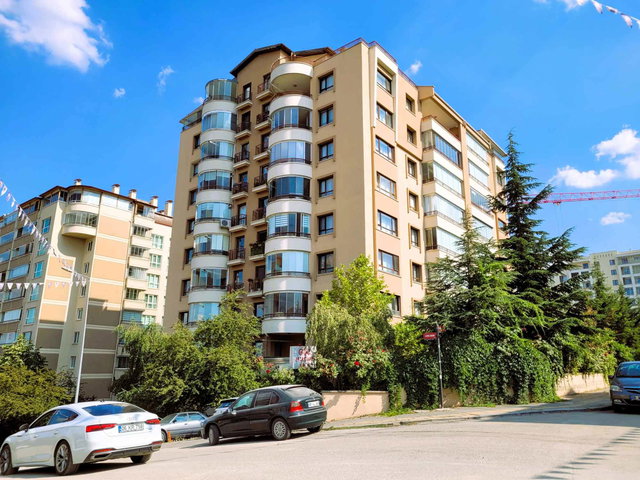 ÖVEÇLER 1238.CADDE DE 3+1 BAKIMLI DAİRE..