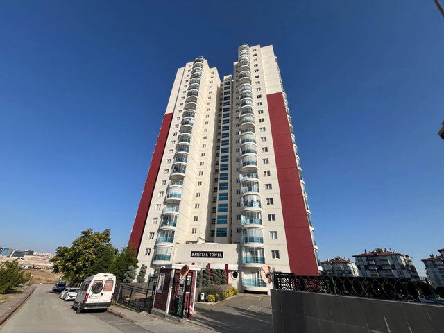 REMAX GATE NYD TURGUT ÖZAL MAH. TERAS MANZARALI SATILIK 4+1 DAİRE