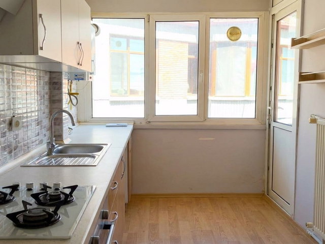 TUNALI HİLMİ CADDESİNDE GENİŞ 3+1 DAİRE