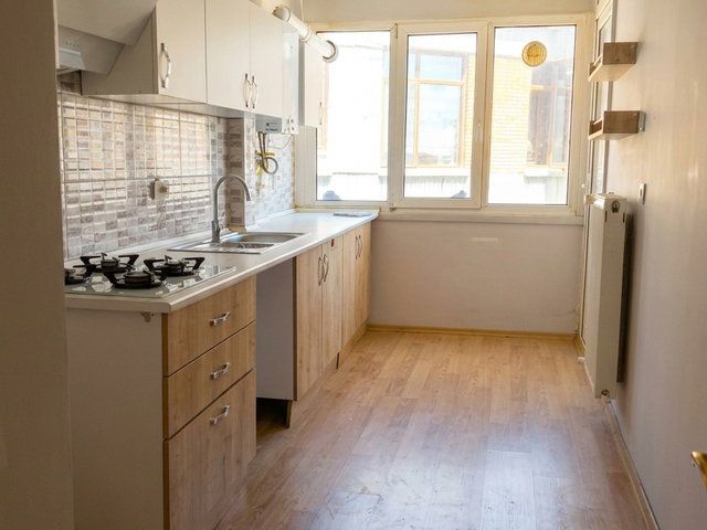 TUNALI HİLMİ CADDESİNDE GENİŞ 3+1 DAİRE