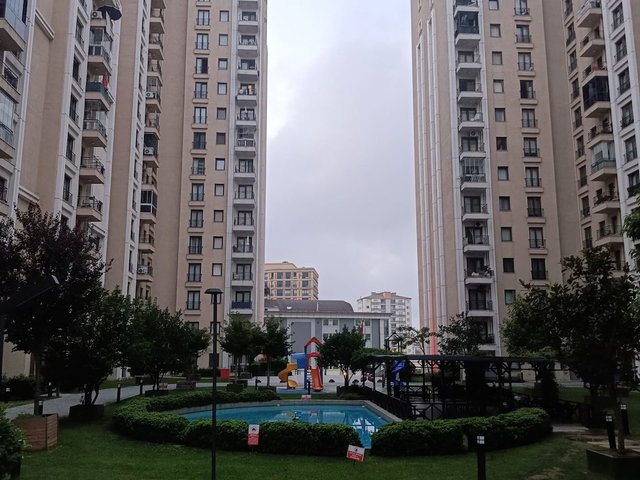 ESENLER'DE EMLÂK KONUT SİTESİ 1.ETAP'TA  AMERİKAN MUTFAKLI 2+1