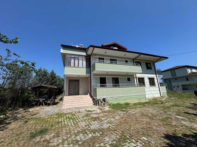 KAYNARCA’DA 1298 M² ARSA İÇİNDE 3 KATLI MÜSTAKİL EV | GENIŞ AILE VE YATIRIMA UYGUN