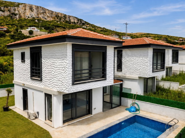 KARABURUN BOZKÖY’DE DENIZE 200 METRE, ÖZEL HAVUZLU SIFIR 3+1 VILLA