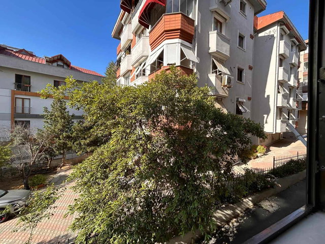 ACIBADEM DOSTLAR SİTESİNDE SATILIK ARAKAT 3+1 DAİRE
