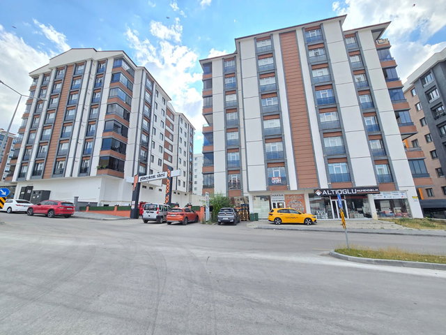 REMAX İLKE'DEN YILDIZKENT'TE 4+1 SATILIK DAİRE