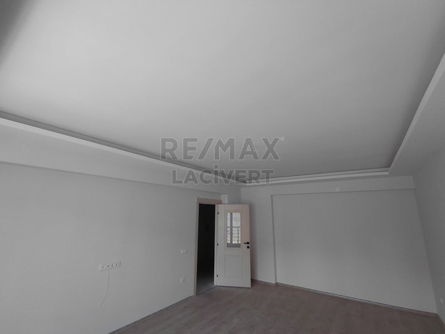 RE/MAX LACİVERT'TEN HİLALKENT'TE SATILIK 3+1 LÜKS DAİRE