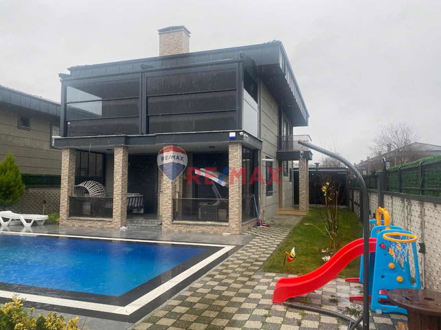 ŞİLE AHMETLİ' DE 4+1 SATILIK HAVUZLU VİLLA