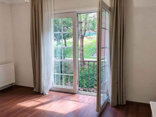REMAX HÜRDEN BAYTUR KORUKENT SİTESİ'NDE ARA KAT 3+1 DAİRE