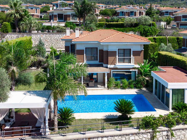 REMAX YELKEN'DEN GÜZELBAHÇE DE HAVUZLU,GÜVENLİKLİ SİTE İÇİ,ÖZEL HAVUZLU,TAM MÜSTAKİLVILLA