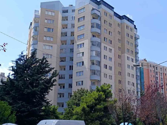 BEYLİKDÜZÜ MAVİ KENT C9 BLOK LÜKS 3+1 SATILIK FIRSAT DAİRE
