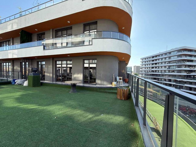 VELÜKS ANKARA'DA TERASLI BÜYÜK TİP KÖŞE DAİRE (KONUT VEYA OFİS)