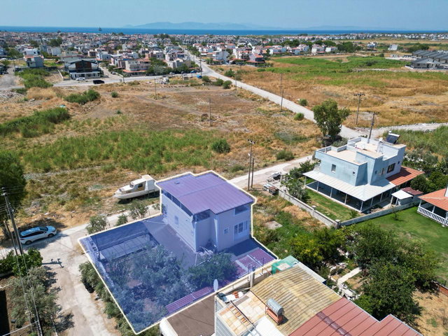 DIKILI'DE 270 M² ARSA IÇINDE GENIŞ BAHÇELI FIRSAT VILLA