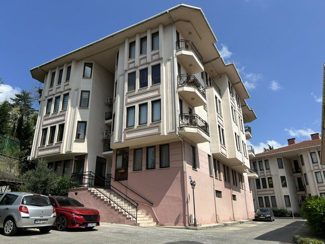 SARIYER ÖZDEN SITESI KISMI DENIZ MANZARALI 3+1 SATILIK DAIRE