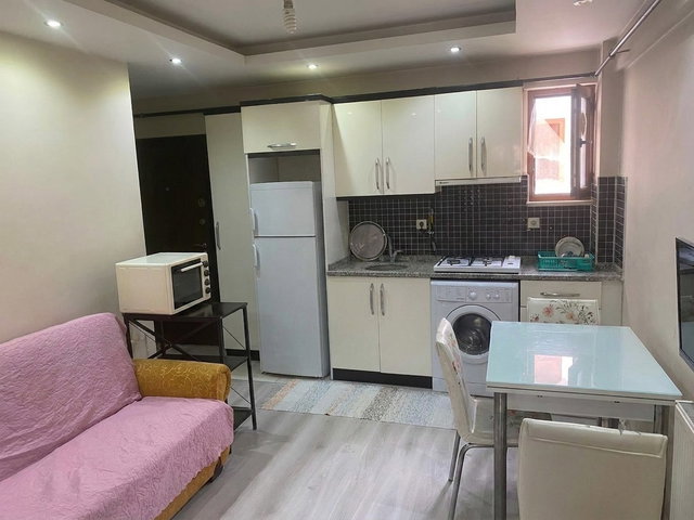 REMAX MODEL DEN ÜNIVERSITEYE YAKIN 1+1 SATILIK TEK TAPU ÇIFT APART
