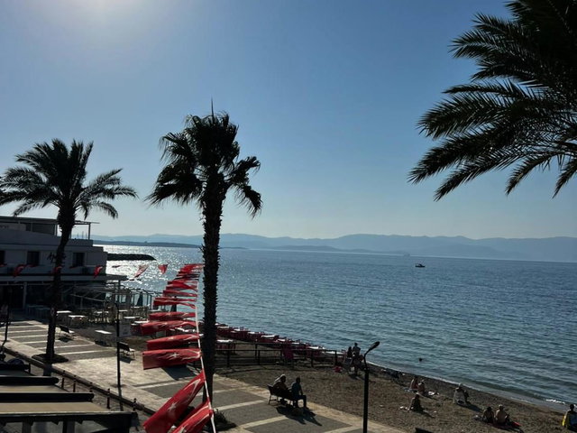 ÇEŞME ÇİFTLİKKÖY'DE TEK TAPUDA 3 ADET YAN YANA 1+1 SATILIK DAİRE