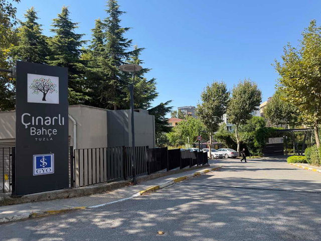 ÇINARLI BAHÇE TUZLA’DA EBEVEYN BANYOLU GIYINME ODALI  3.5+1  SATILIK DAIRE