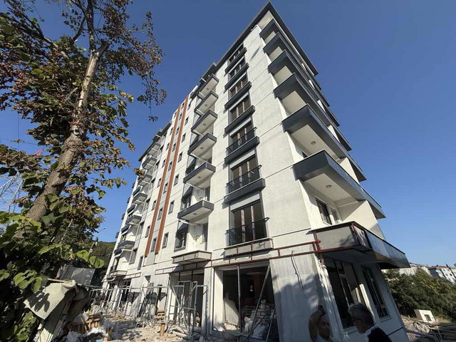 KARTAL UĞURMUMCU’DA KÖŞE BAŞI, 3 BALKONLU, EBEVEYN BANYOLU DAİRE