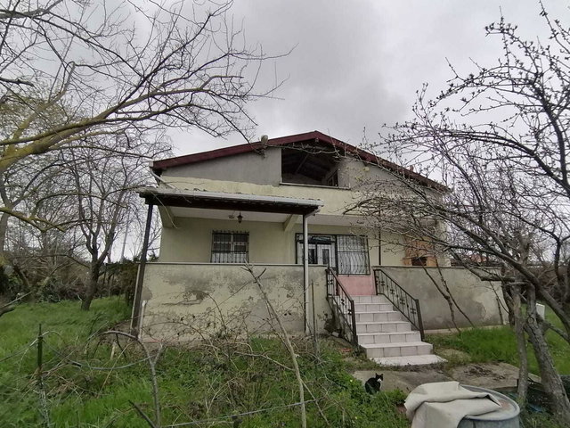 TAYAKADIN MAHALLESİNDE SATILIK İKİ KATLI MÜSTAKİL EV